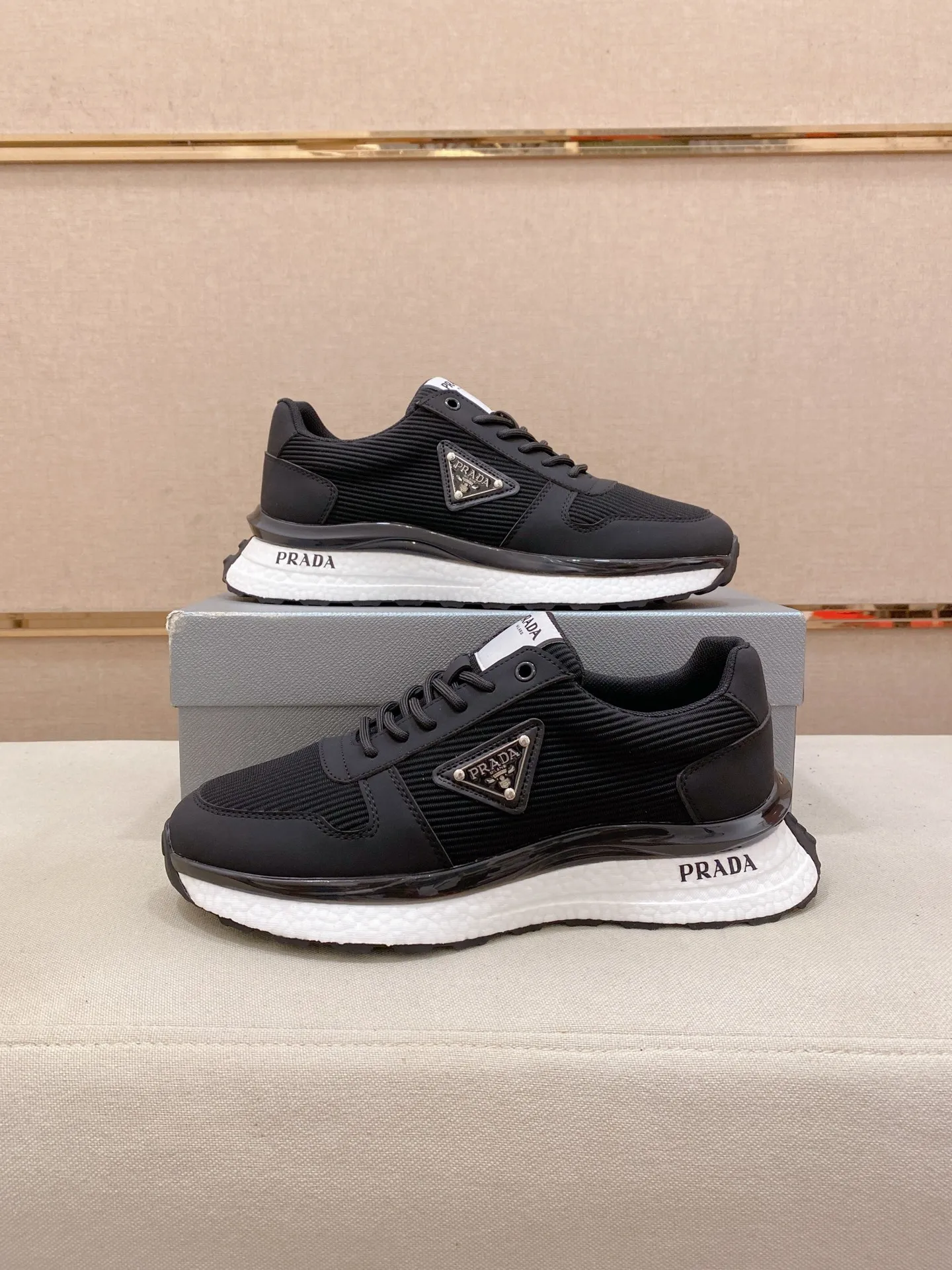Men's shoes 💰: 462💰 [Prada～Prada] Trendy new styles are on the market. Same style as the official website. Counter quality. Original version. [Strong] [Strong] Imported selected first-layer cowhide. Comfortable and breathable sheepskin lining, fine workmanship, upper layer made of 100% pure cowhide, original last shape, comfortable on the feet, shoe sizes 38 to 44
